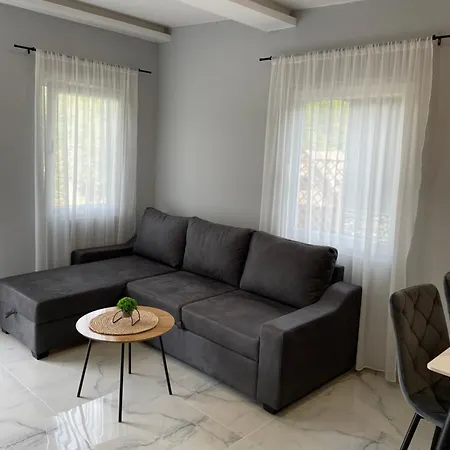 Villa Izvor Plive 3 *